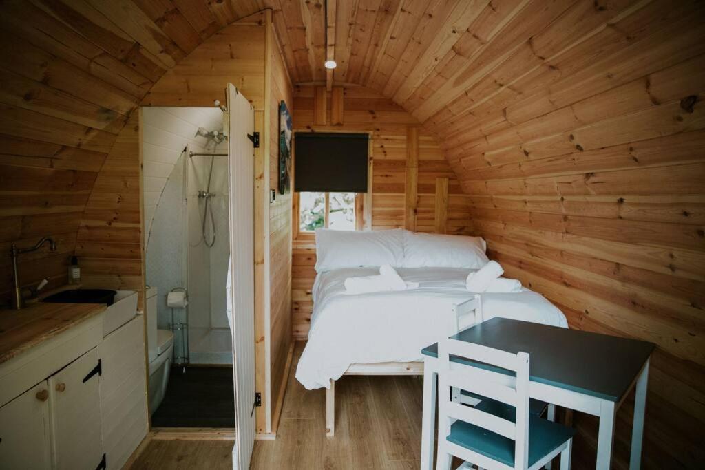 Ash Winter Retreat- Hot Tub & Log Bruner バーマス エクステリア 写真