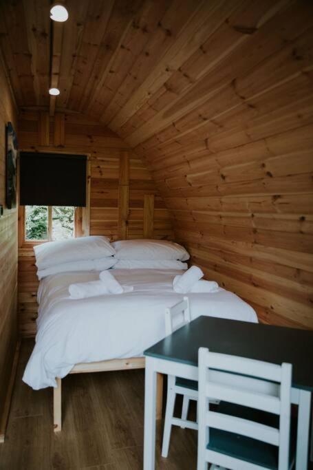 Ash Winter Retreat- Hot Tub & Log Bruner バーマス エクステリア 写真