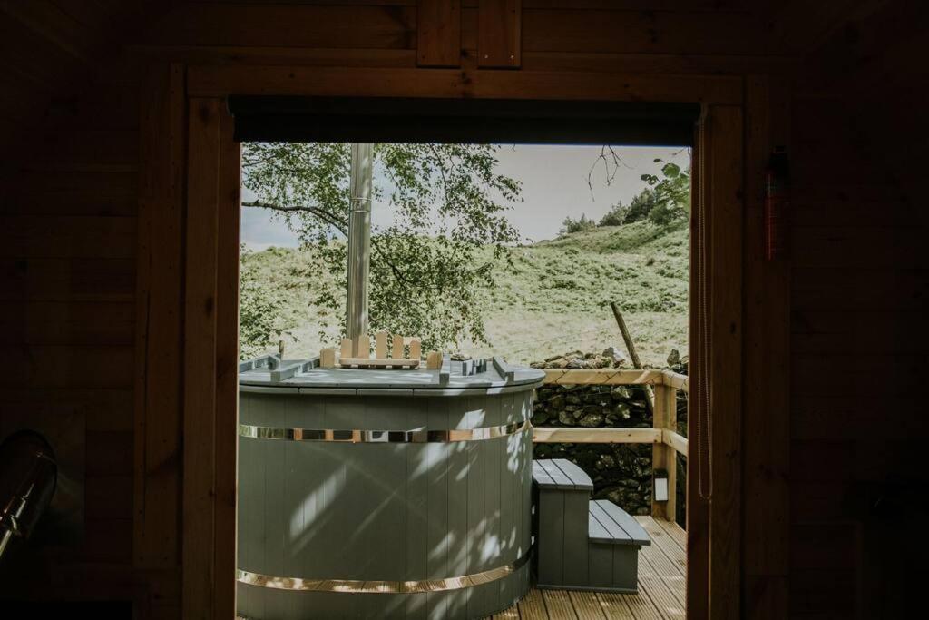 Ash Winter Retreat- Hot Tub & Log Bruner バーマス エクステリア 写真